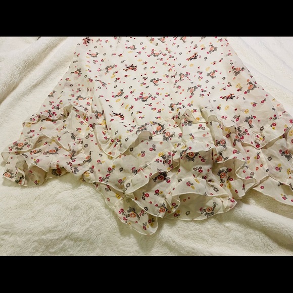 💐EVIE MICRO SEQUINS FLORAL RUFFLE DRESS . - Picture 3 of 11